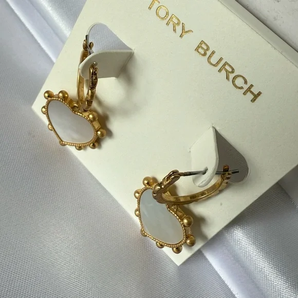 ❌Price Drop ❌NWOT Tory Burch Gold and White Pearly Heart Earrings. - Picture 5 of 9
